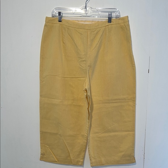 Christopher & Banks Wrinkle Free Yellow Capris with Side Zipper Q10 - Picture 1 of 5